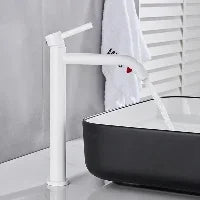 ברז כיור Euro – עיצוב יוקרתי למים חמים וקרים - home-store.co.il