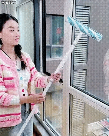 מגב טלסקופי חדשני עם מיכל ריסוס – ניקוי גבוה בלי מאמץ - home-store.co.il