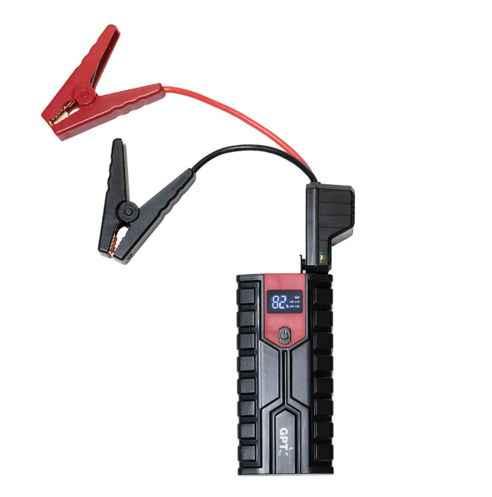 טעינת טלפון נייד באמצעות יציאת ה-USB של בוסטר ה-GPT.