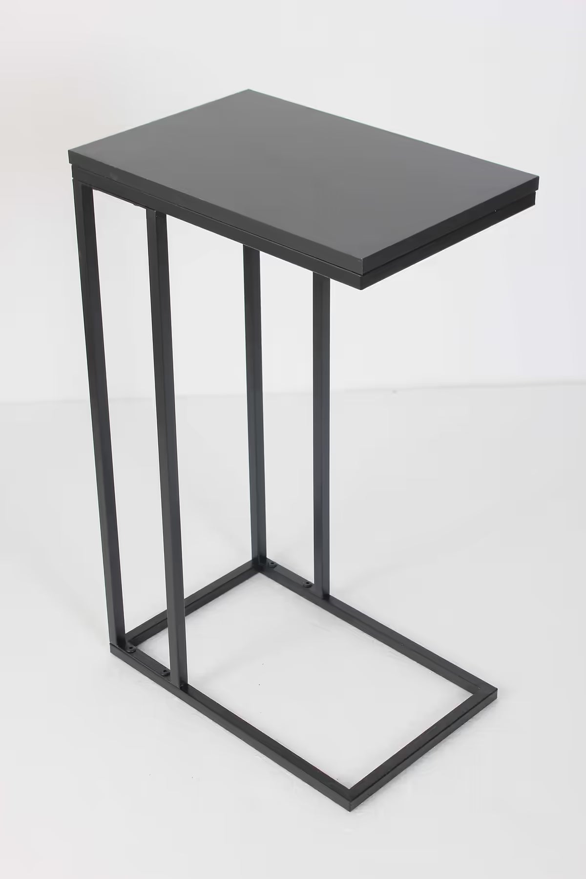 שולחן צד / נשכן פלטת עץ ורגלי מתכת במגוון צבעים - home-store.co.il